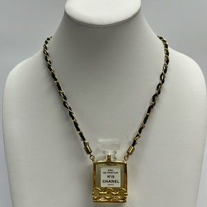 Chanel No 19 vintage Eau De Parfum pendant necklace